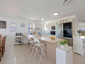 Cucina o angolo cottura di Seabourn Unit 702 Caloundra QLD