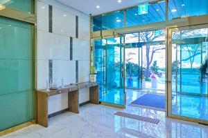 Bazén v ubytování Sokcho Mir Hotel nebo v jeho okolí