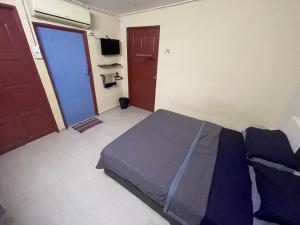 Postel nebo postele na pokoji v ubytování Ikhlas Roomstay
