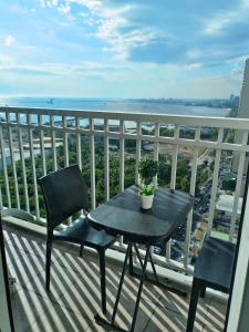 Balkoni atau teres di 2 BR SMDC Breeze Residences