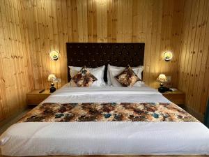 Giường trong phòng chung tại Bhupesh Lodge