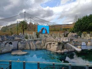 a large pool of water in a water park at VILLA ESPERANZA Chambre de plain-pied, indépendante, à 200 m du château de Valençay proche Zoo de Beauval et Châteaux de La Loire in Valençay