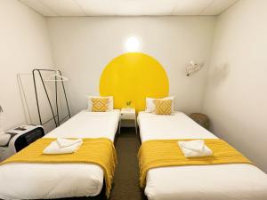 Postel nebo postele na pokoji v ubytování Wellington Hotel