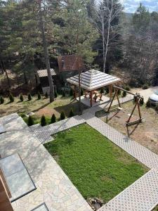 Jardí fora de Divcibarski cardak