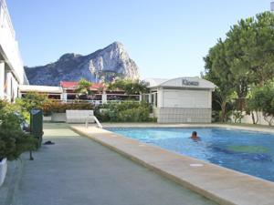 Basen w obiekcie Apartamentos Esmeralda Unitursa lub w pobliżu