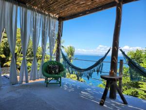 een hangmat op een huis met uitzicht op de oceaan bij Mansud Shores Beach Resort - Talikud Island in Davao City