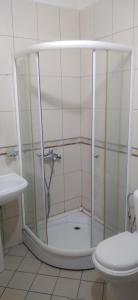 New apartment in the city center的一间浴室