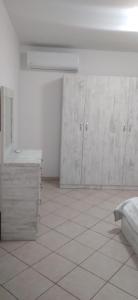 New apartment in the city center客房内的一张或多张床位