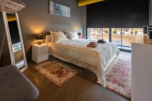 Ένα ή περισσότερα κρεβάτια σε δωμάτιο στο Ceramus Apartments Gazi View