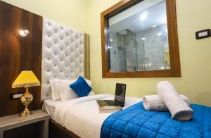 Letto o letti in una camera di The Nest with open rooftop cafe Mecleodganj
