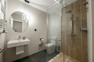 Koupelna v ubytování Central Hotel Kutaisi + 37 fotografií