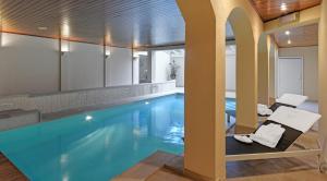 Bazén v ubytování Hotel Pavillon Du Zoute nebo v jeho okolí
