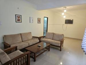 Χώρος καθιστικού στο 3 BHK in Krishna Nagar Lucknow LKO 302R