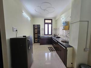 Køkken eller tekøkken på 3 BHK in Krishna Nagar Lucknow LKO 201L