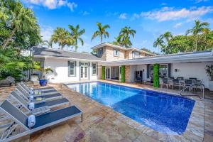 a swimming pool in the backyard of a house at Private neighborhood Heated Pool Lush Surroundings Harbor Key RESlDENCES in Fort Lauderdale