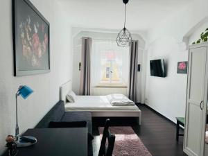 A bed or beds in a room at Einzimmerwohnung Oschatz