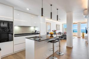 A kitchen or kitchenette at BEACHFRONT -- NEW LUXURY Apartment -- 1ª Linea Playa -- Fuengirola CITY CENTER -- Private PARKING -- Panoramic Sea Views --