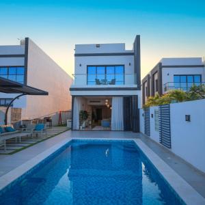 Bazén v ubytování The Ocean Villa nebo v jeho okolí