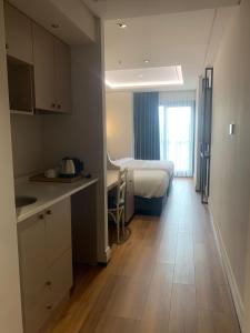 Postel nebo postele na pokoji v ubytování Theodosius Hotel