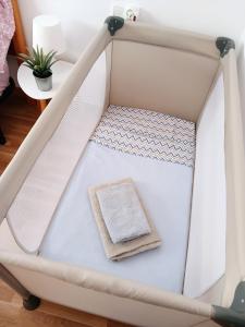 a white bed frame with a towel on it at Appartement complètement rénové à San Pedro del Pinatar entre la Mar Menor et la Méditerranée. in San Pedro del Pinatar