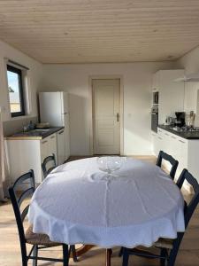Kuchyň nebo kuchyňský kout v ubytování Chalet - Cottage de Lesconil + 5 fotografií
