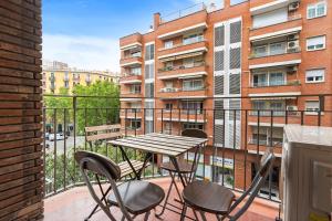 Balkón nebo terasa v ubytování Eixample Ac, Sunlit Balcony & Prime Location