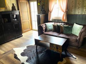 Posezení v ubytování Old West Ranch "Urlaub auch mit Pferd möglich"