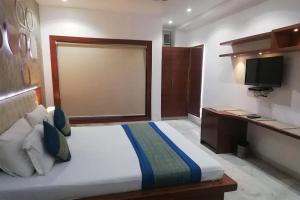 Postel nebo postele na pokoji v ubytování Hotel Indraprastha
