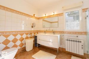 Kúpeľňa v ubytovaní Villa Bella Costa by Abahana Villas