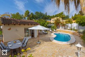 Bazén v ubytovaní Villa Bella Costa by Abahana Villas alebo v jeho blízkosti