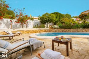 Bazén v ubytovaní Villa Bella Costa by Abahana Villas alebo v jeho blízkosti