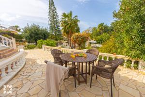 Balkón alebo terasa v ubytovaní Villa Bella Costa by Abahana Villas
