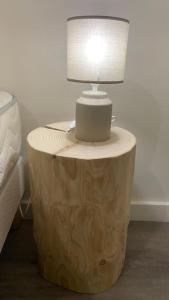 Postel nebo postele na pokoji v ubytování Nouveau ! Cottage dans une résidence arborée Pinwood