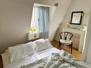 1 dormitorio con 1 cama, 1 silla y 1 ventana en Villa de Soang en Seúl