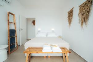 Кровать или кровати в номере Melianthos Villas