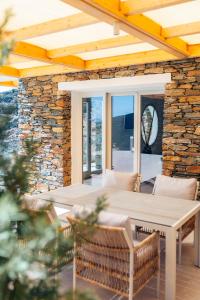 Гостиная зона в Melianthos Villas