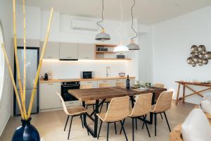Кухня или мини-кухня в Melianthos Villas
