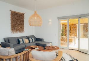 Гостиная зона в Melianthos Villas