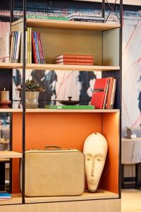 Biblioteca nell'hotel