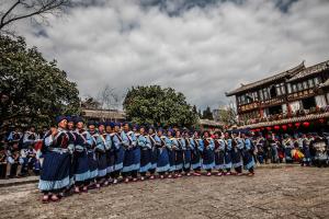 a group of women in traditional costumes standing in front of a building at 思法特观景客栈 Sifat Viewing Inn in Lijiang