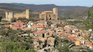 una città su una collina con un castello di El Cantón del Cerrillo a Cornago Altre 13 foto