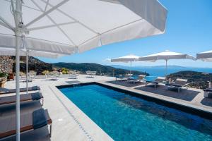 Бассейн в Melianthos Villas или поблизости