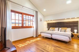 a bedroom with a large bed and a television at Dolce Vita B&B - Only Adults in Valencia