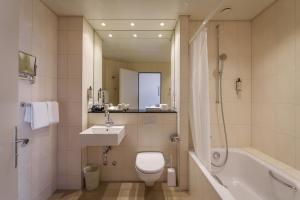 Bany a Hotel Schweizerhof Basel