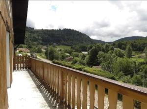 a balcony with a view of a valley at Gîte les bouleaux 14 personnes Ventron in Ventron