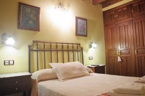 A bed or beds in a room at Balcón Picos de Europa