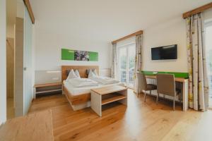 TV a/nebo společenská místnost v ubytování Hotel Semriacherhof