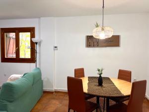 Posezení v ubytování Alquiler de Temporada en La Bastida de Sort - L'Amfitriona + 9 fotografií