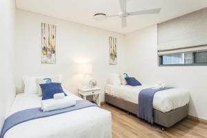 a bedroom with two beds and a window at Charming Bream in Sydney