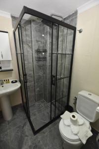 Een badkamer bij Mykonut Boutique Suites